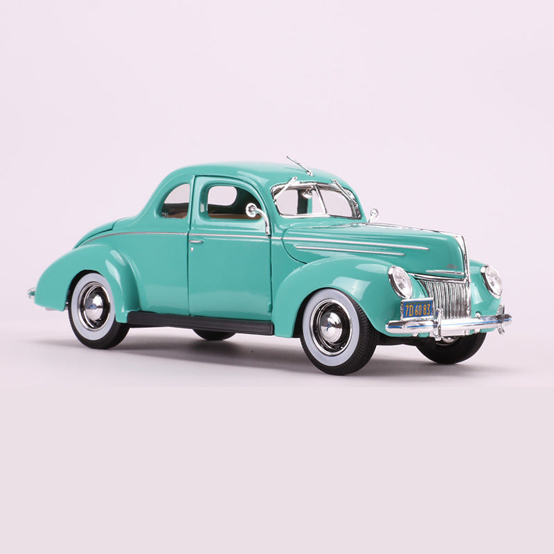 MAISTO 1/18 Ford Deluxe 1939 Classic Car Model