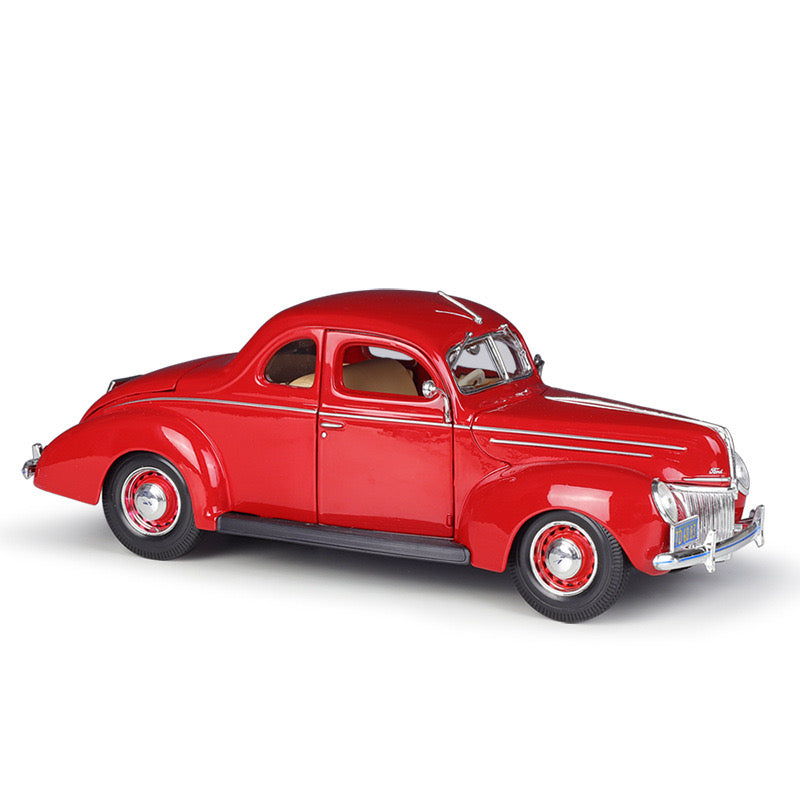 MAISTO 1/18 Ford Deluxe 1939 Classic Car Model