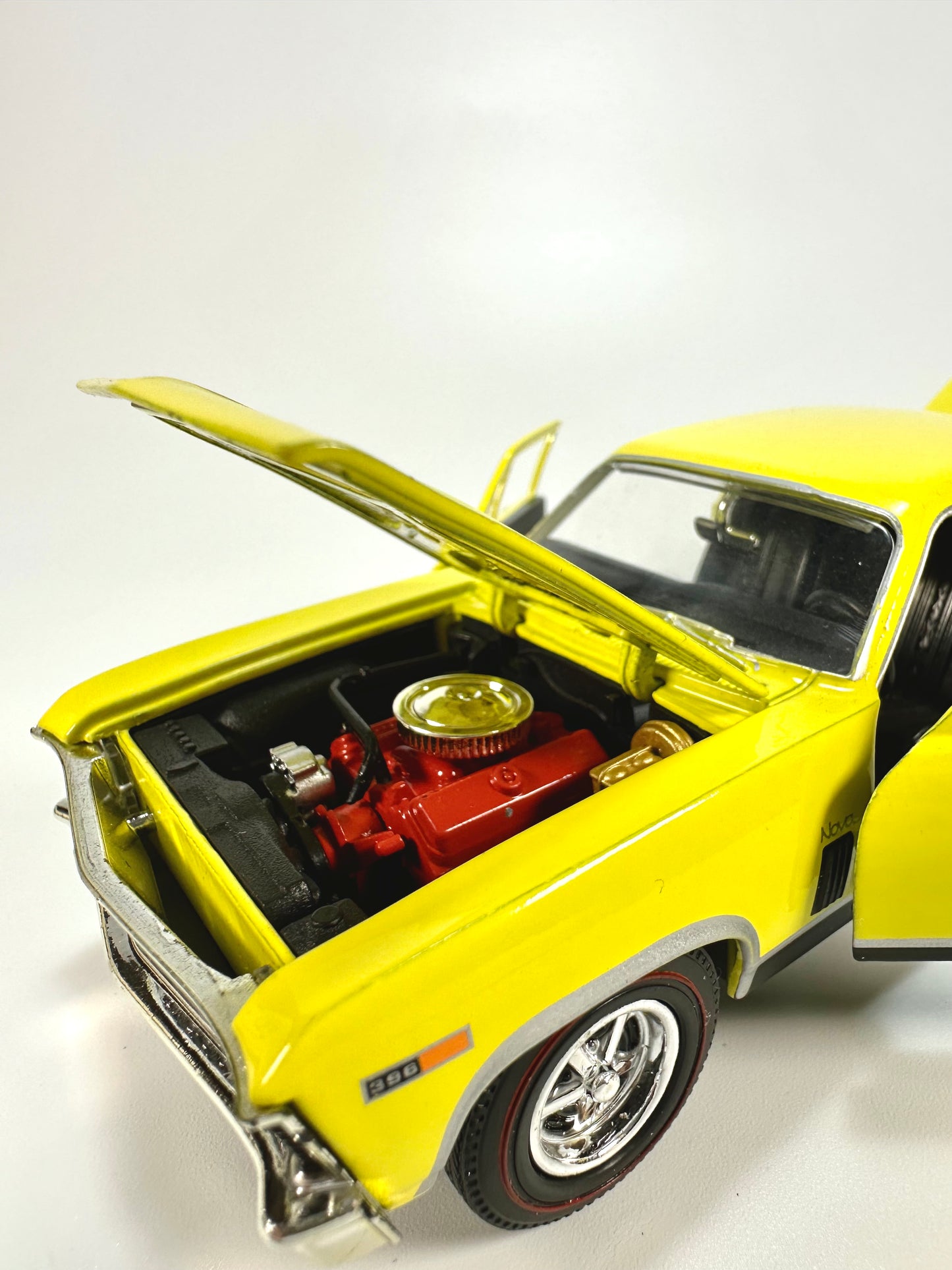 SIGNATURE 1/32 Chevrolet NOVA SS Classic Car Model