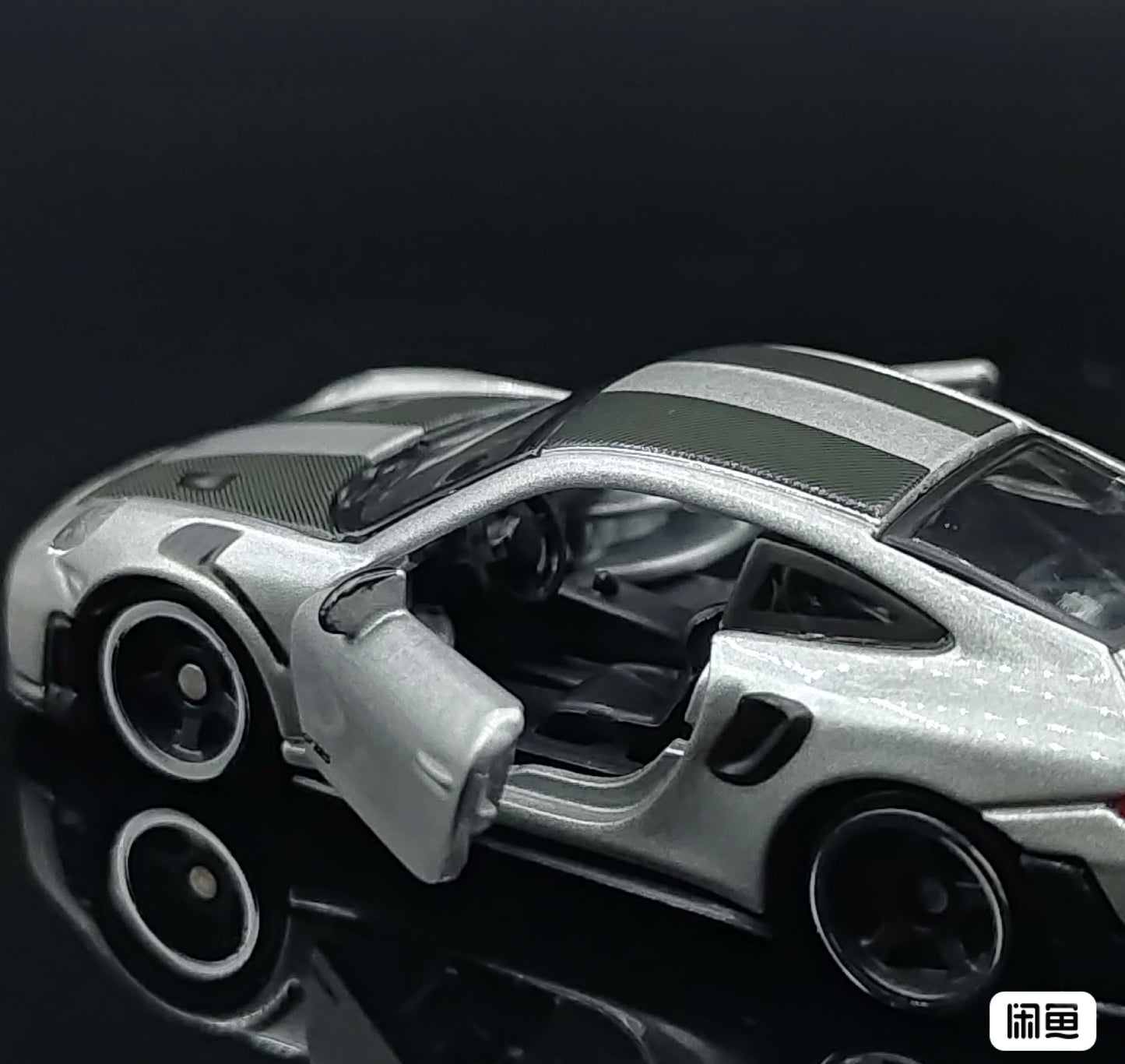 Bburago 1/64 Porsche 911 GT2 RS Modern Car Model