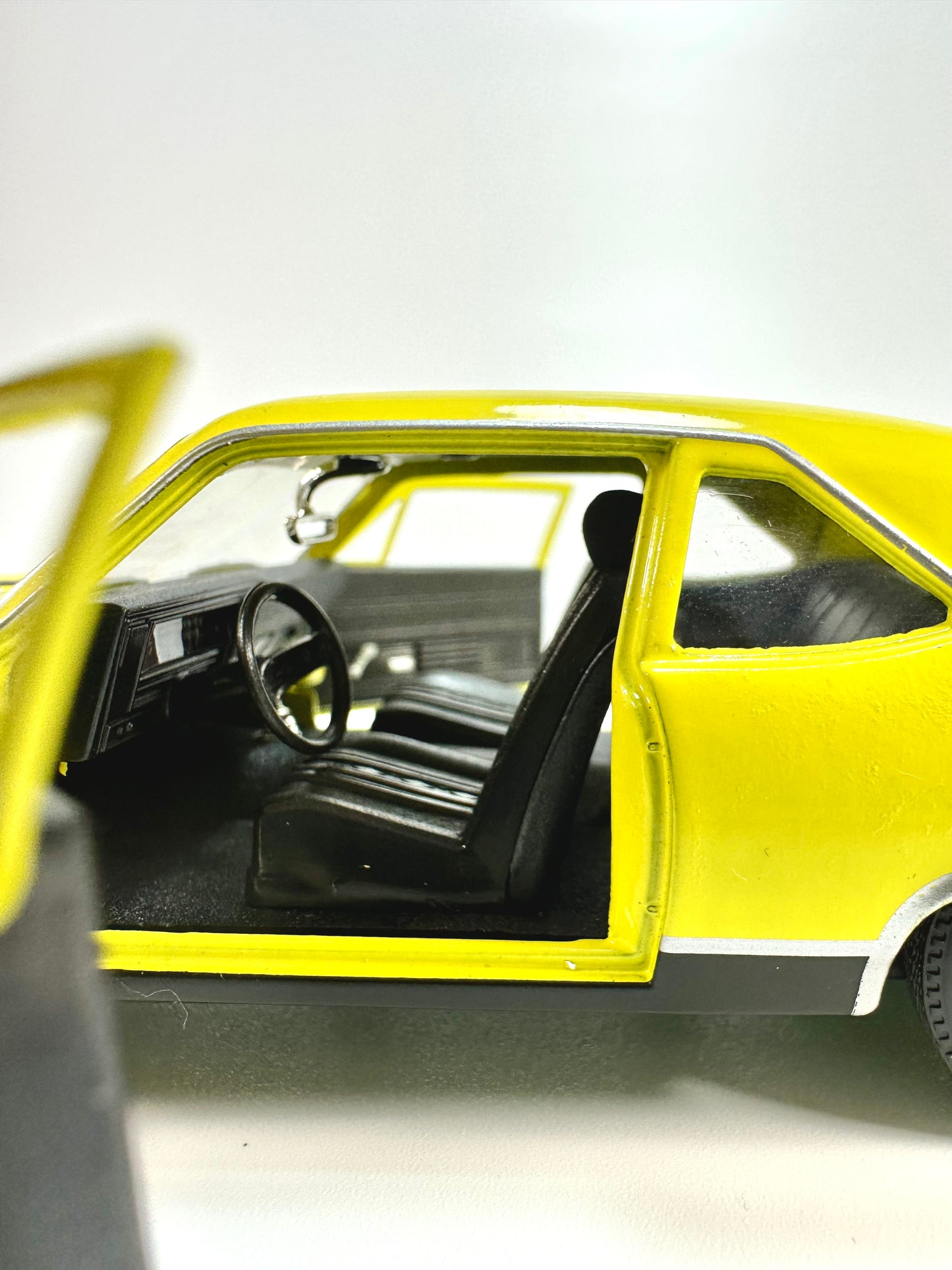 SIGNATURE 1/32 Chevrolet NOVA SS Classic Car Model