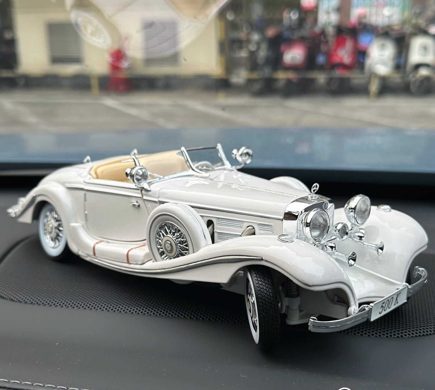 MAISTO 1/18 Mercedes-Benz 500K 280SE 1967 Classic Car Model