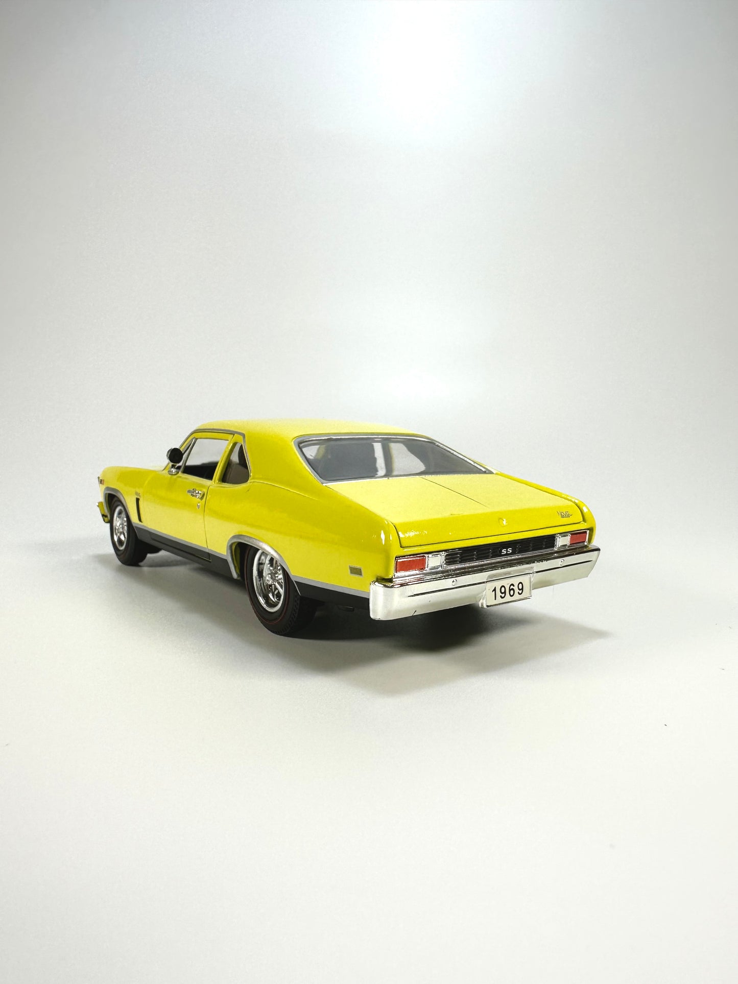 SIGNATURE 1/32 Chevrolet NOVA SS Classic Car Model