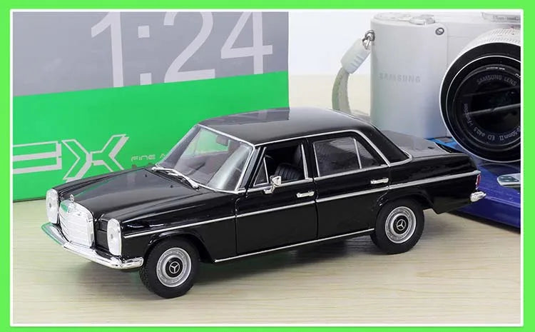 WELLY 1/24 Mercedes-Benz 220 Classic Car Model