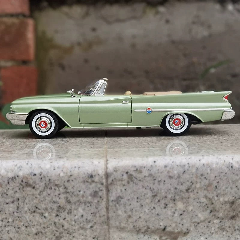 1/18 Chrysler 300F 1960 Convertible Classic Car Model