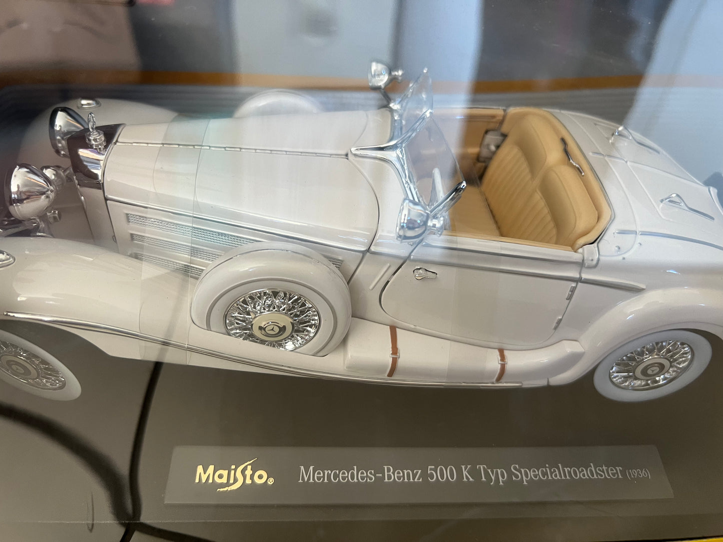 MAISTO 1/18 Mercedes-Benz 500K 280SE 1967 Classic Car Model