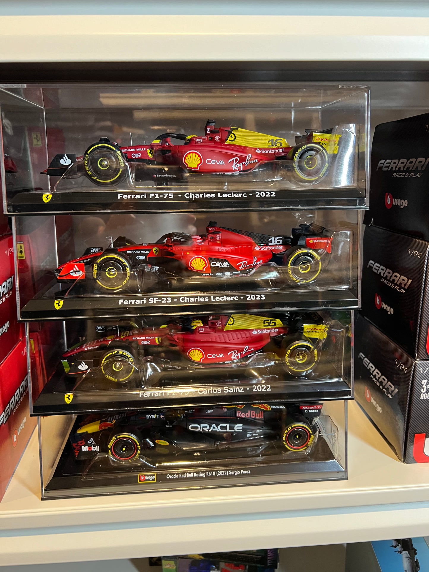 Bburago 1/24  Ferrari Formula Racing Car Acrylic Display Case Modern Car Model