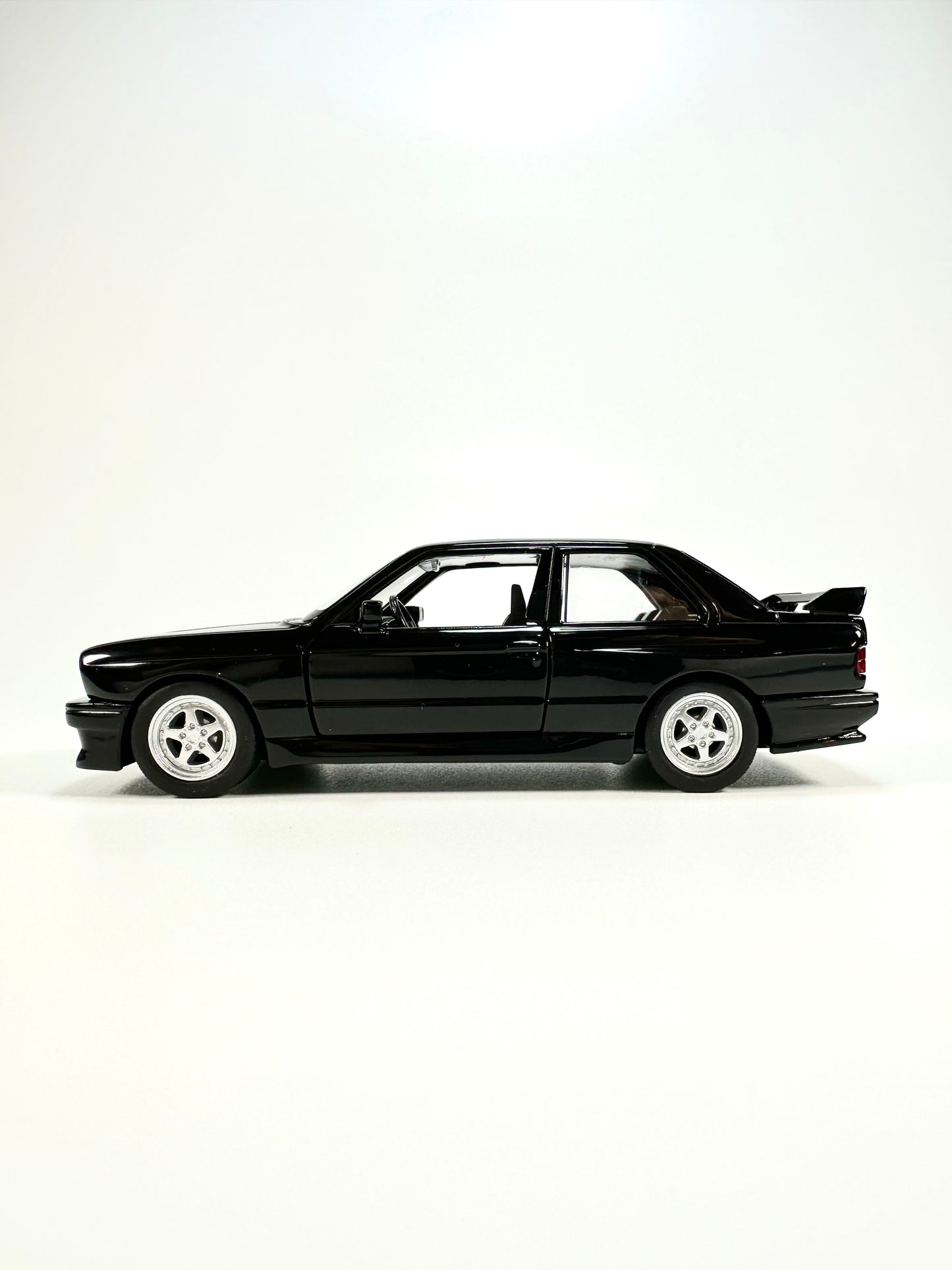 MAKEDA 1/36 BMW M3 1987 Modern Car Model