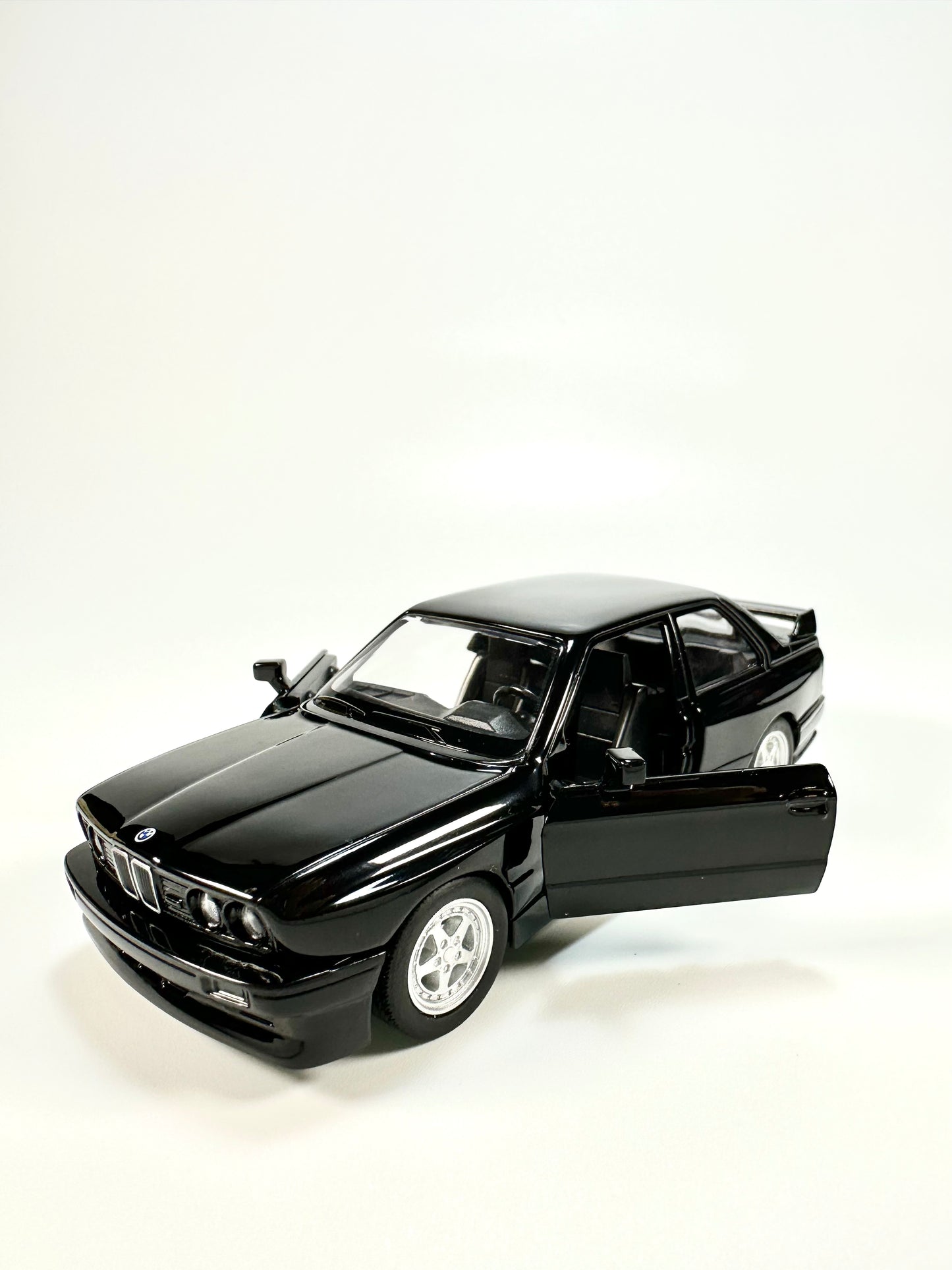 MAKEDA 1/36 BMW M3 1987 Modern Car Model