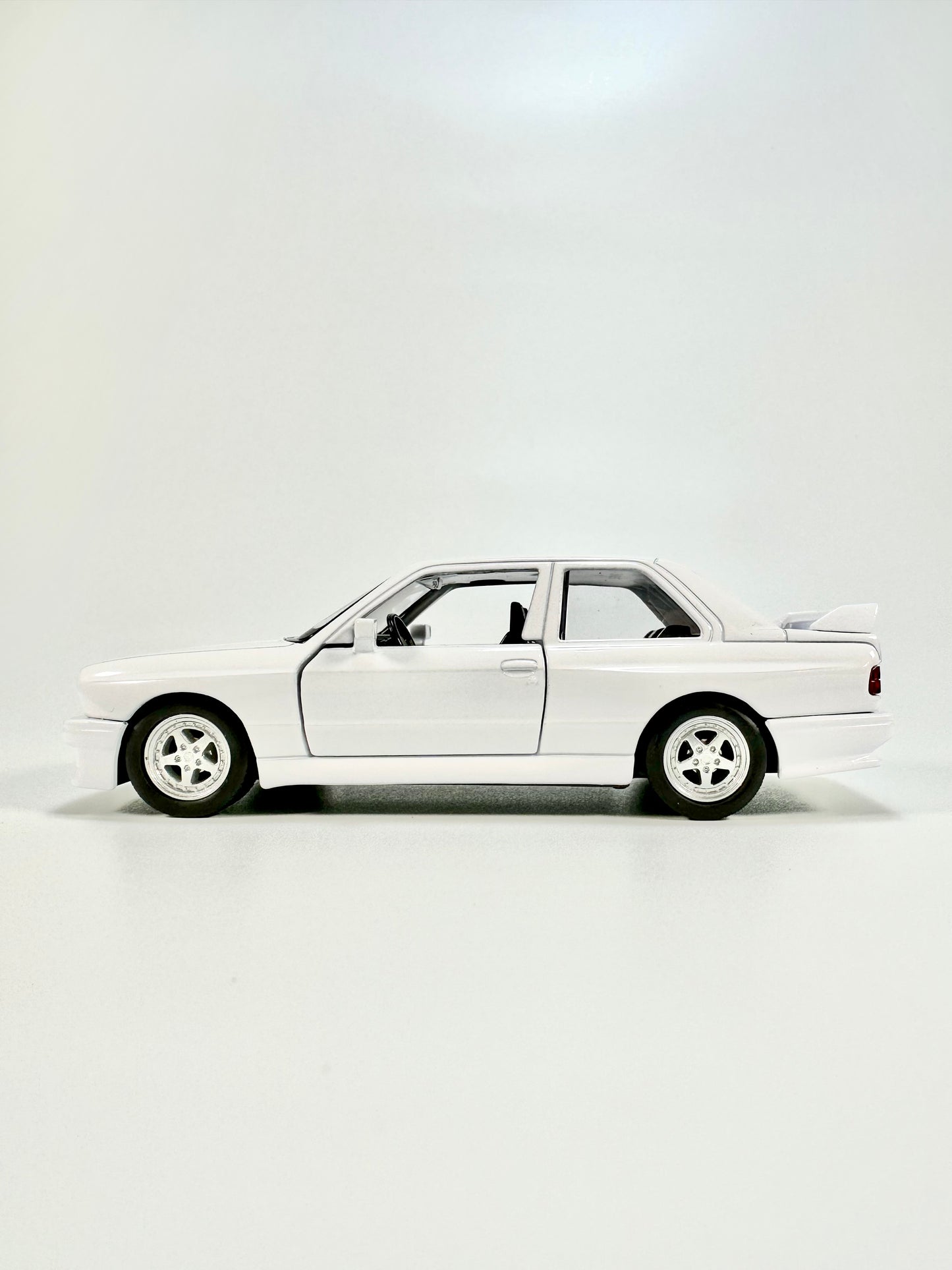 MAKEDA 1/36 BMW M3 1987 Modern Car Model