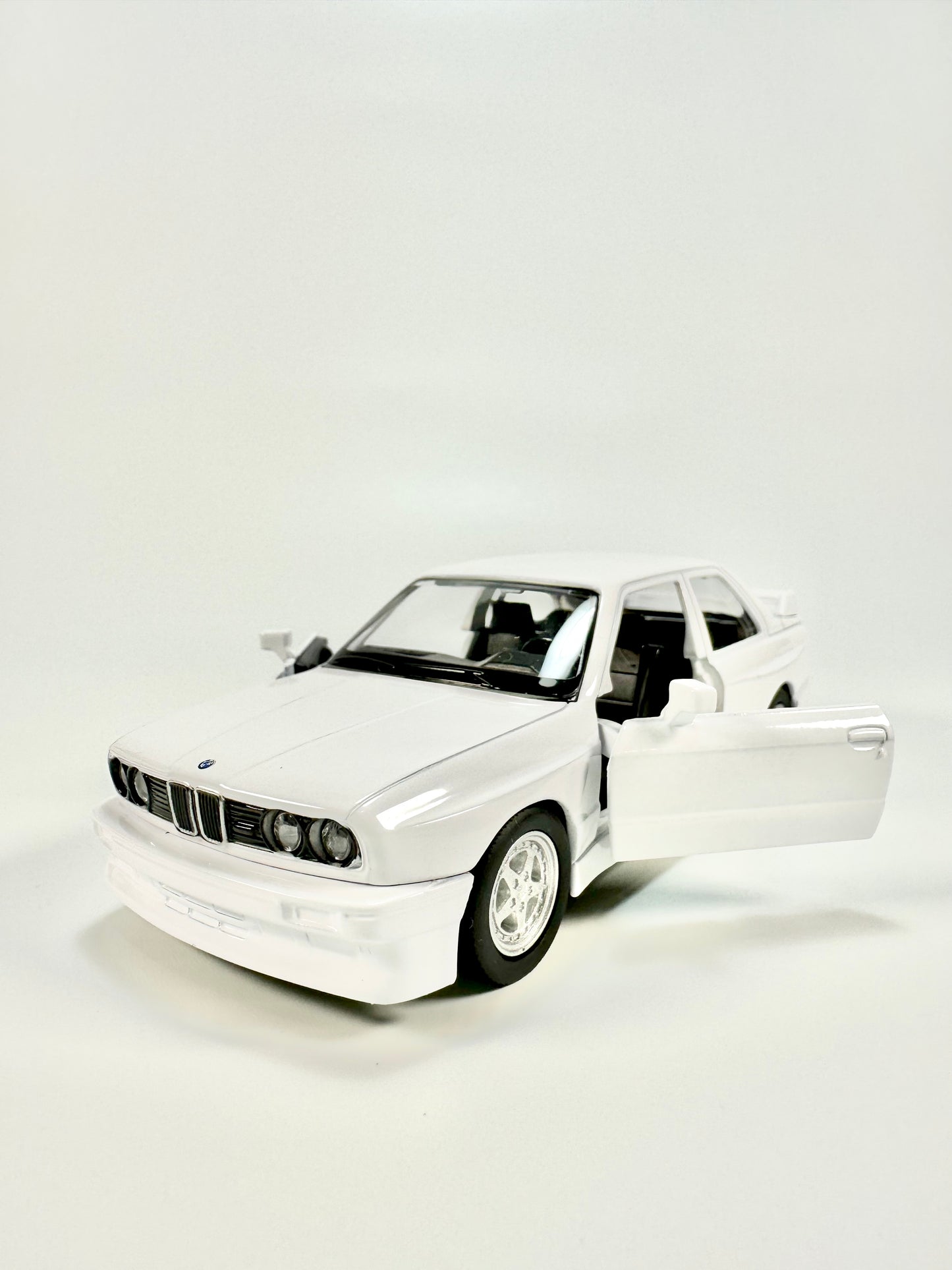 MAKEDA 1/36 BMW M3 1987 Modern Car Model