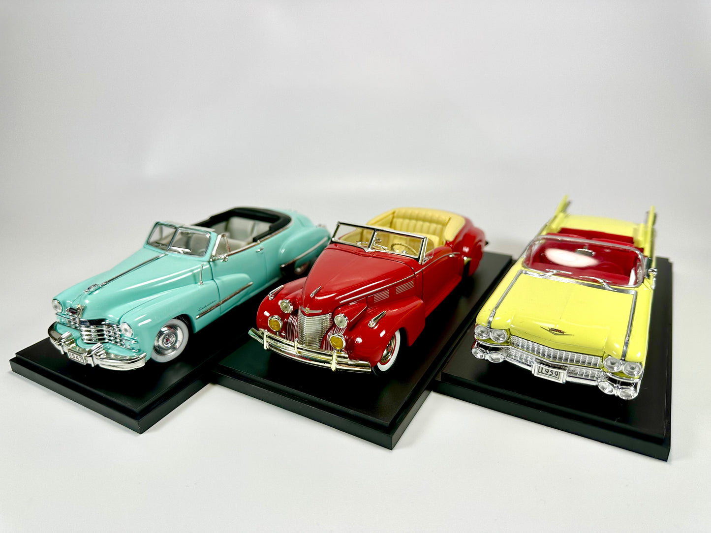 1/32 SIGNATURE Cadillac Series Car Model