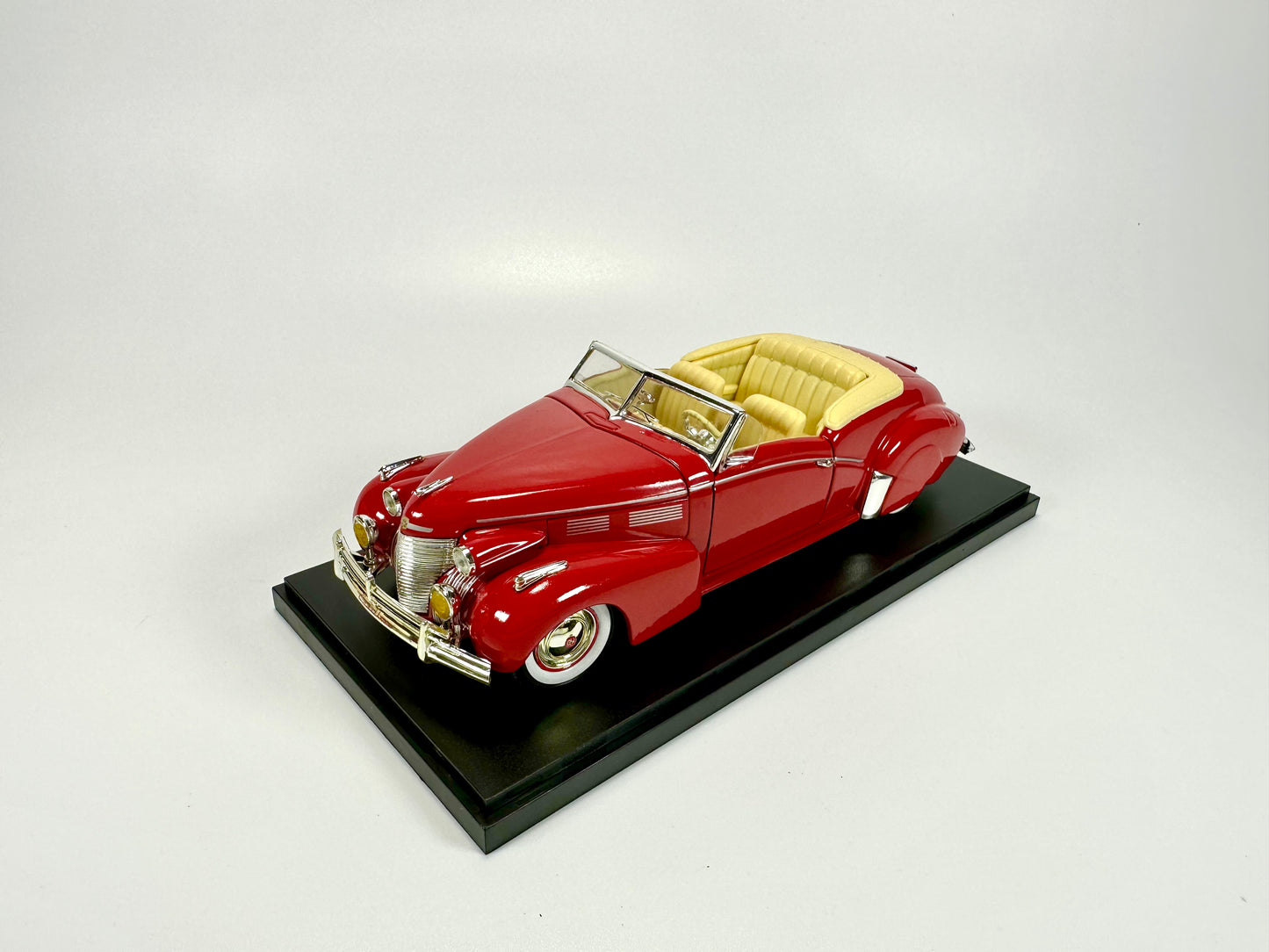 1/32 SIGNATURE Cadillac Series Car Model