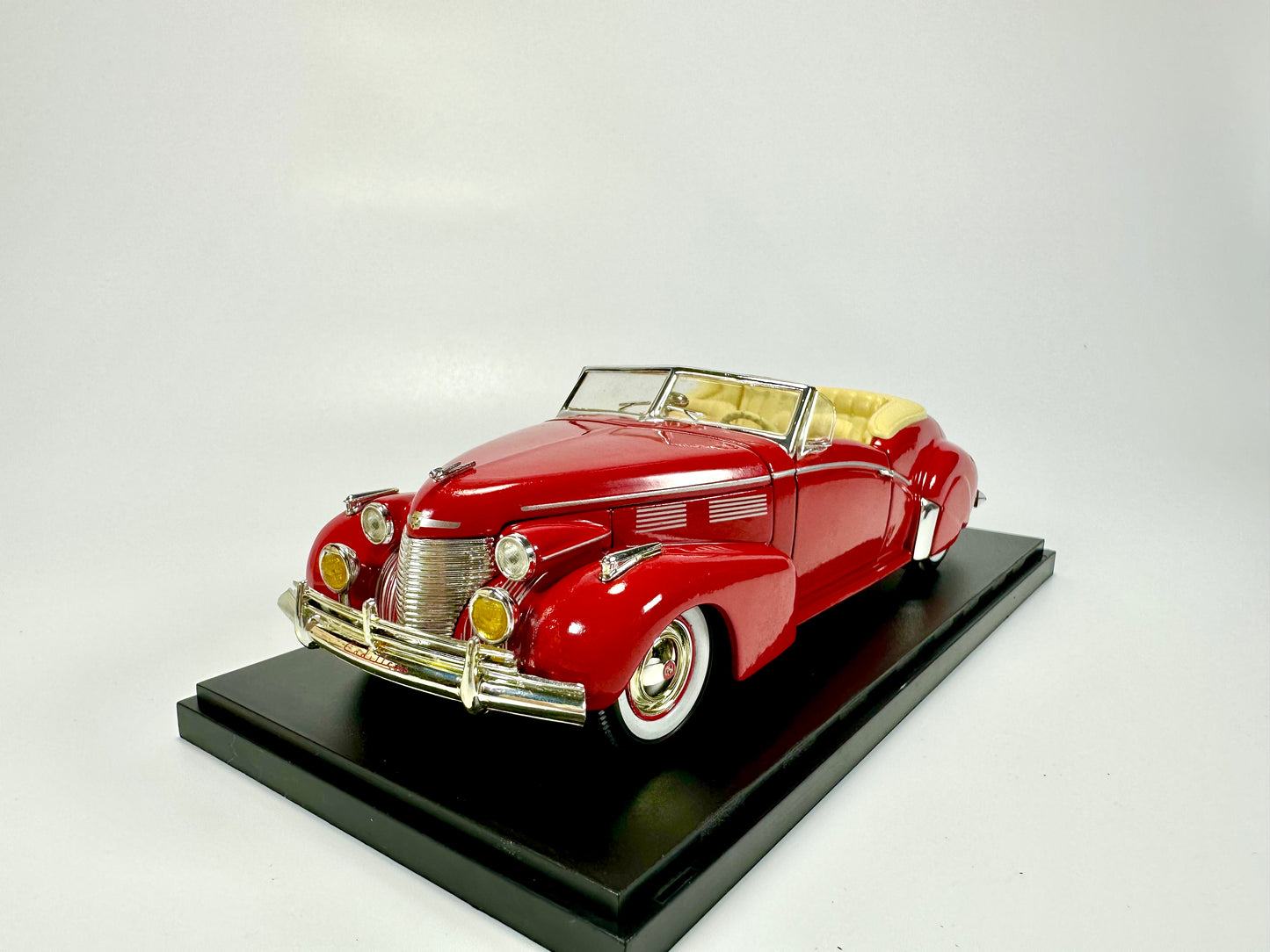 1/32 SIGNATURE Cadillac Series Car Model