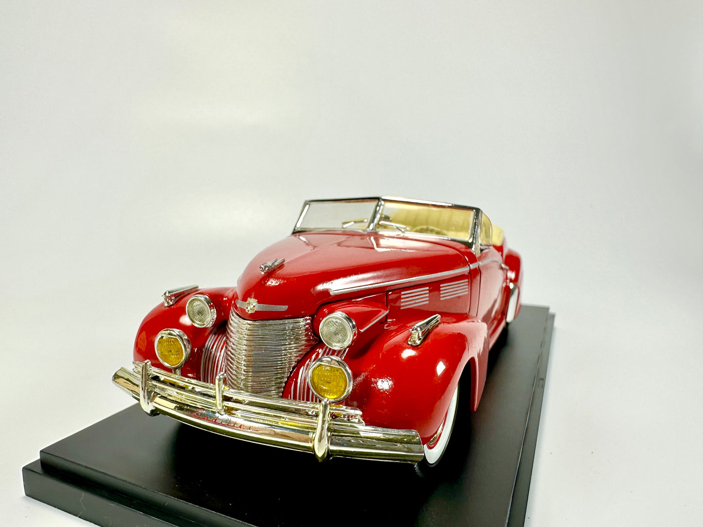 1/32 SIGNATURE Cadillac Series Car Model