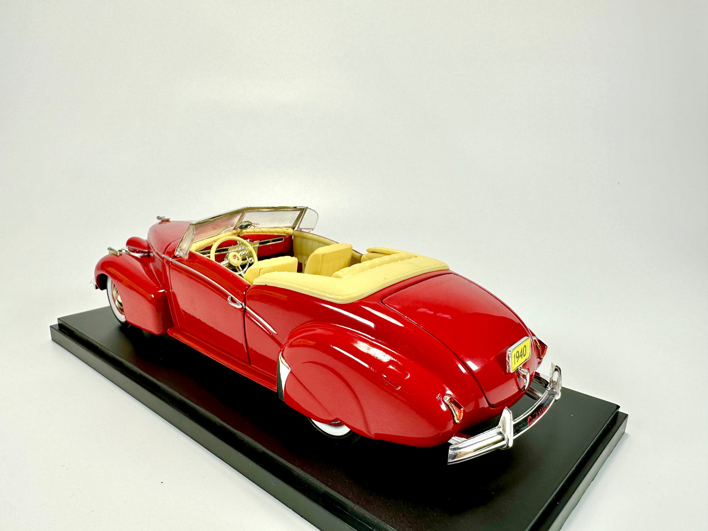 1/32 SIGNATURE Cadillac Series Car Model