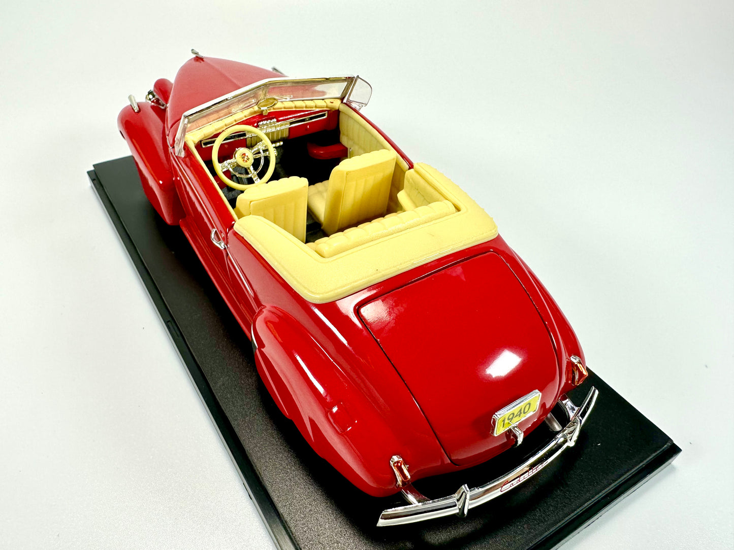 1/32 SIGNATURE Cadillac Series Car Model