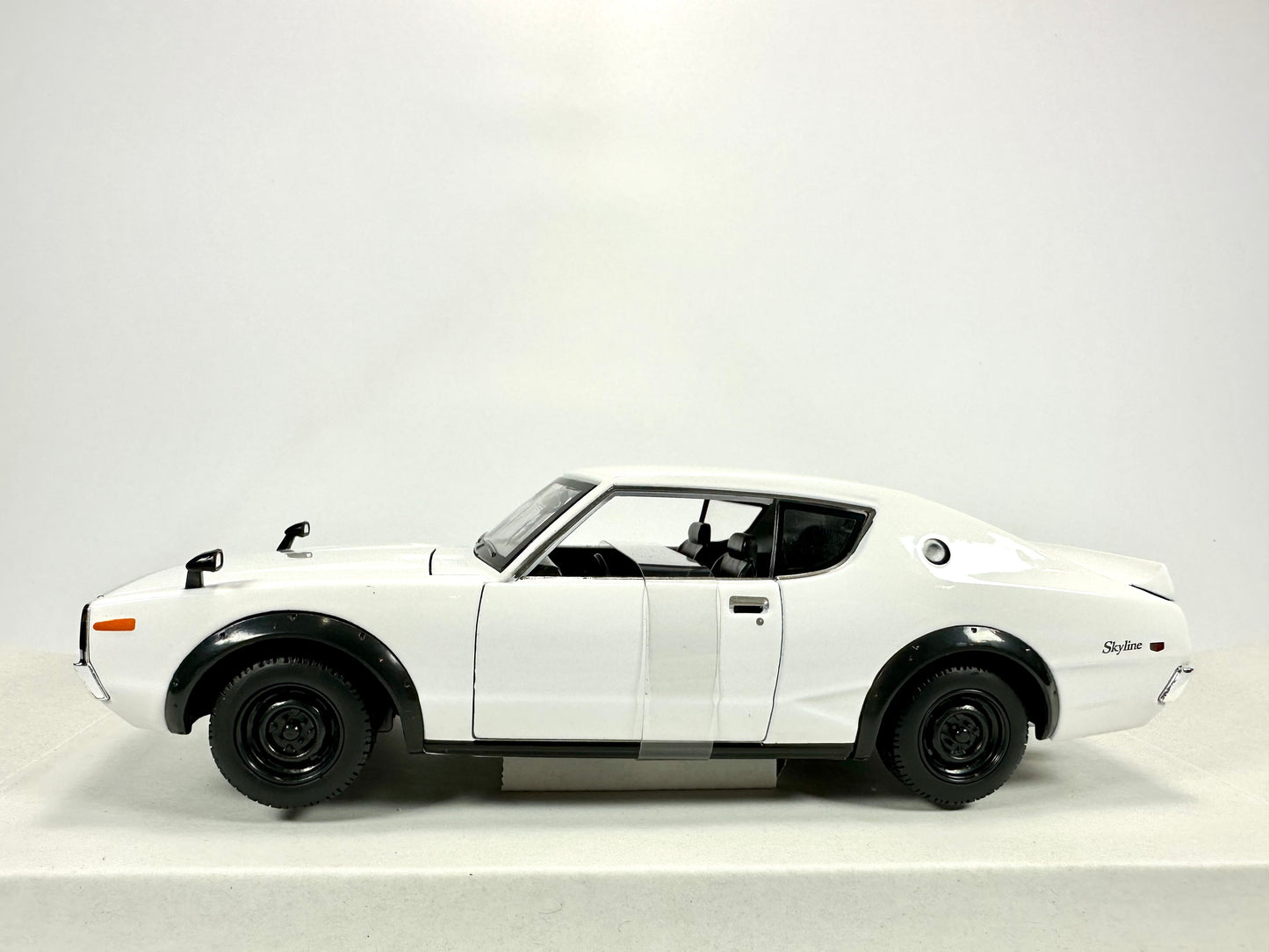 MAISTO 1/24 Nissan GT-R Skyline 1973 Classic Car Model