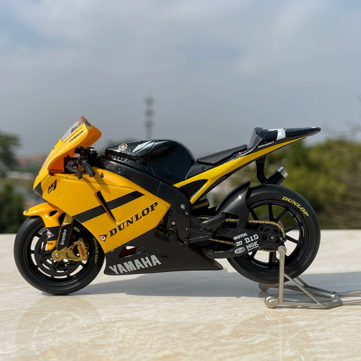 1/18 Yamaha YZR M1 Motorcycle Modern Car Model