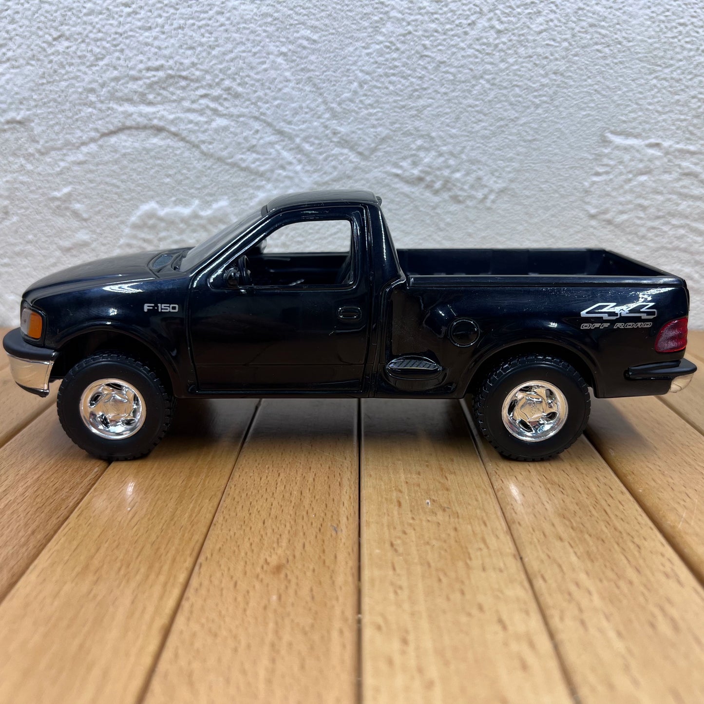 1/24 Ford F150 Pickup Truck 1998 Modern Car Model