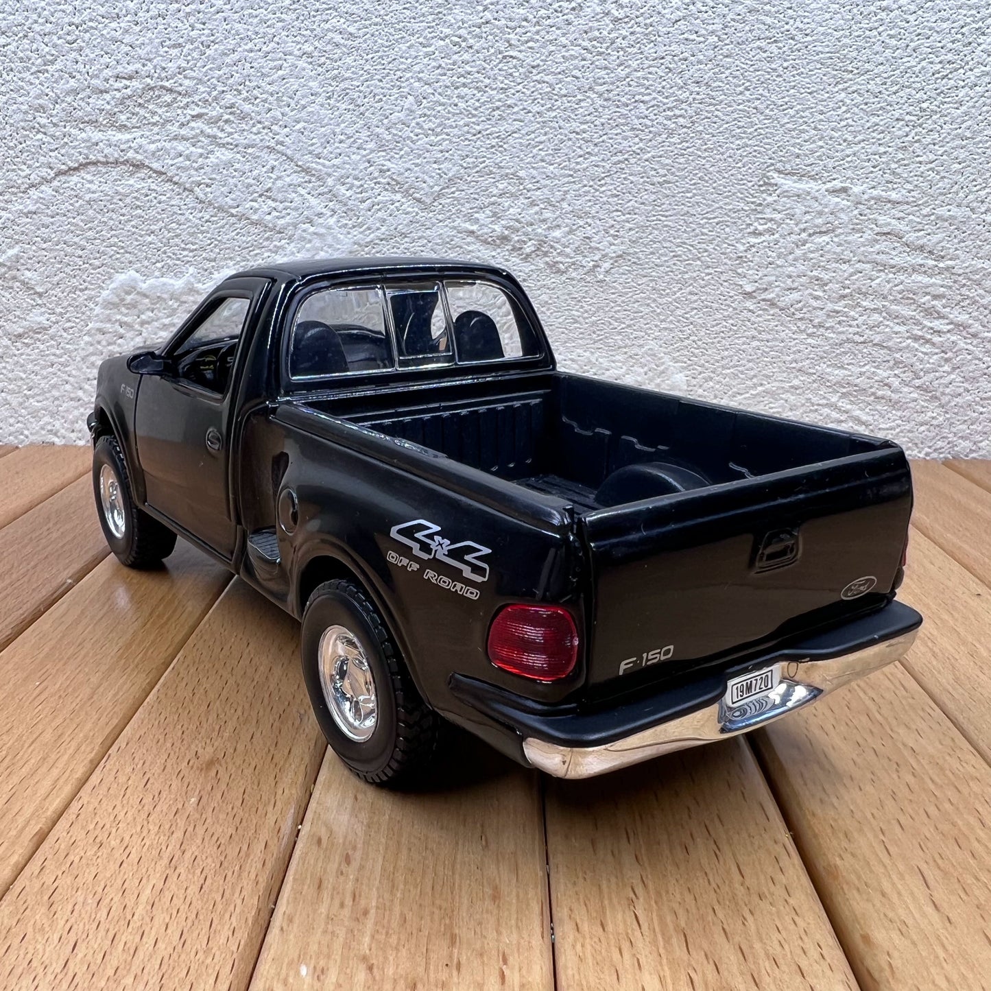 1/24 Ford F150 Pickup Truck 1998 Modern Car Model