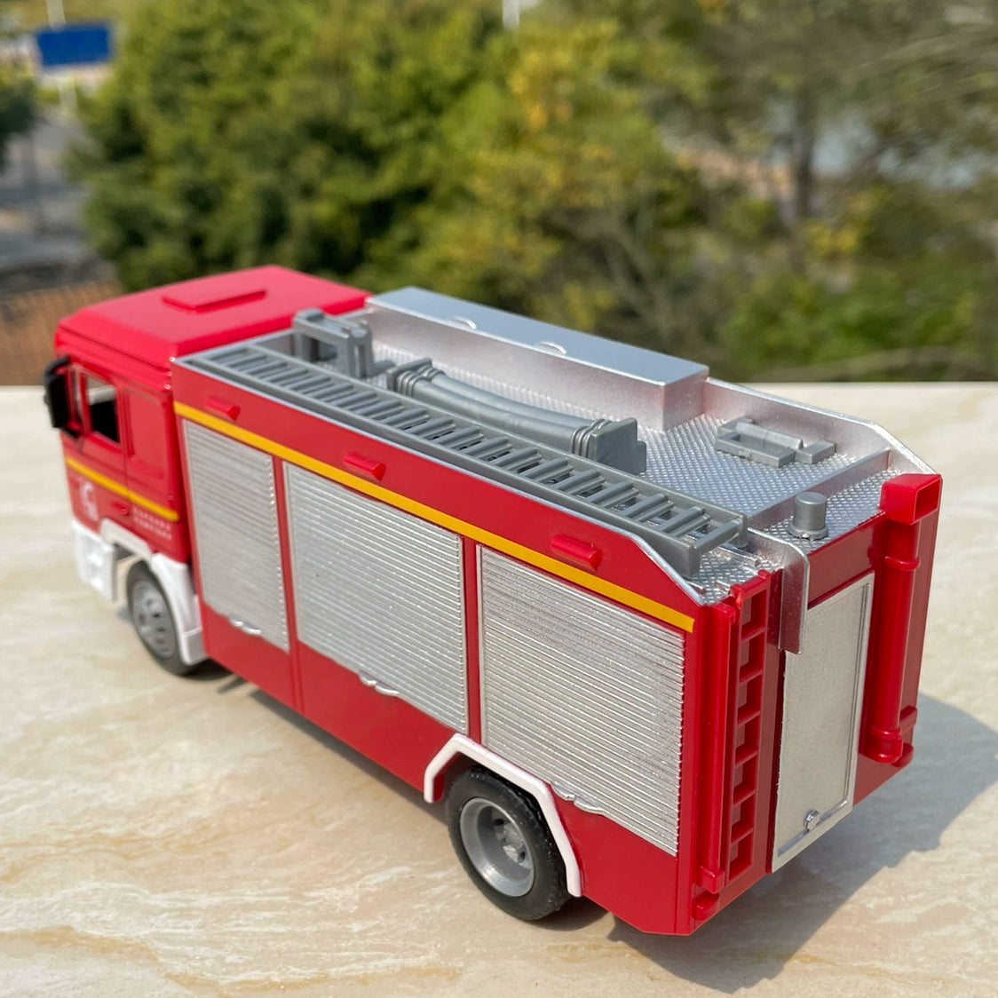 1/43 Man Fire Engine Modern Car Model