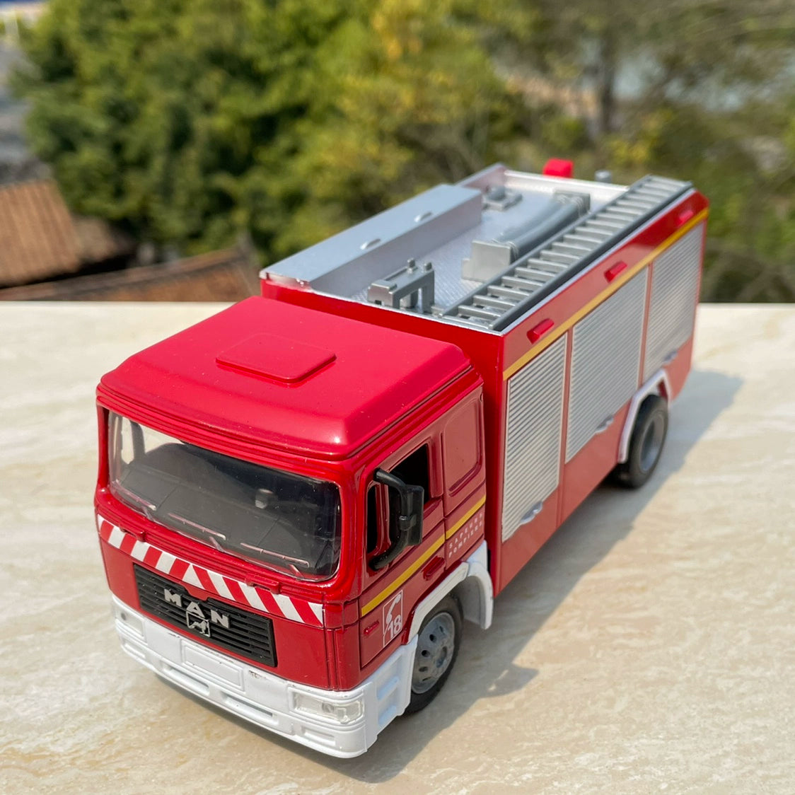 1/43 Man Fire Engine Modern Car Model