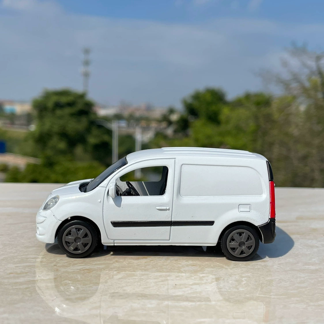 1/43 Renault Van Modern Car Model