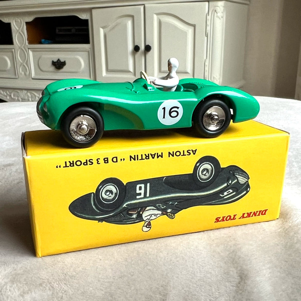 DINKY 1/43 Aston Martin "D B 3 SPORT" Classic Car Model