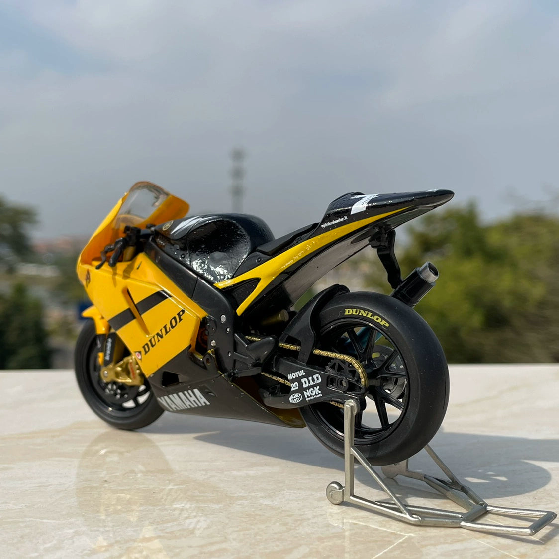 1/18 Yamaha YZR M1 Motorcycle Modern Car Model