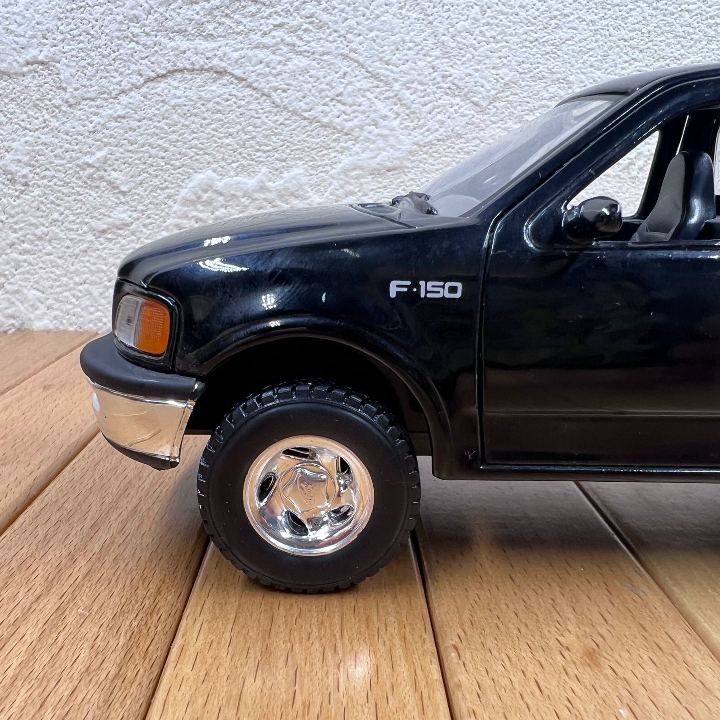 1/24 Ford F150 Pickup Truck 1998 Modern Car Model