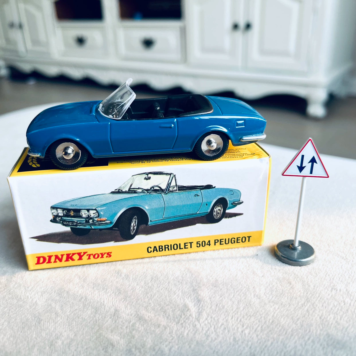 DINKY 1/43 Peugeot  504 Cabriolet Classic Car Model