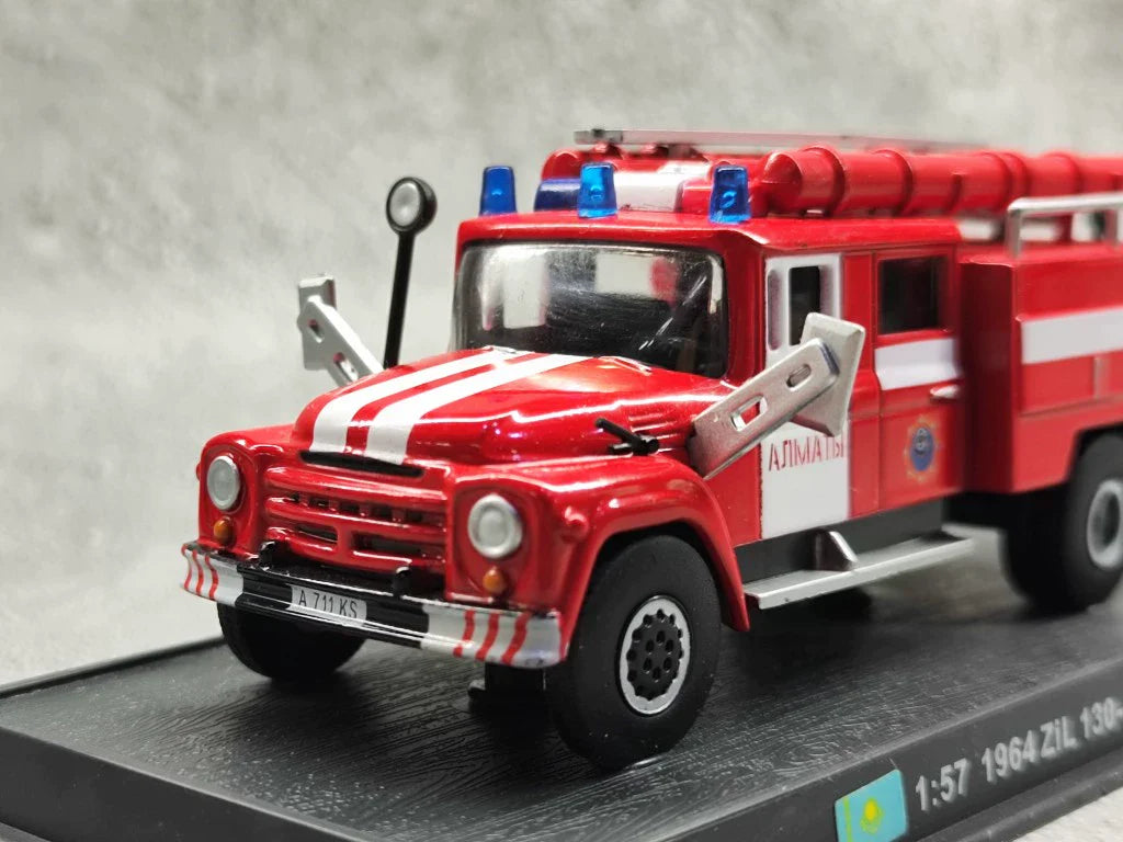 AMER 1/57 ZiL 130-431410 Kazakhstan Fire Engine 1964 Classic Car Model