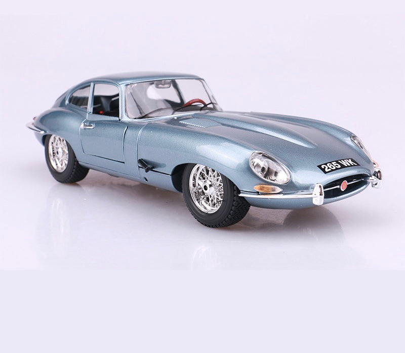 Bburago 1/18 Jaguar E-type Coupe Classic Car Model