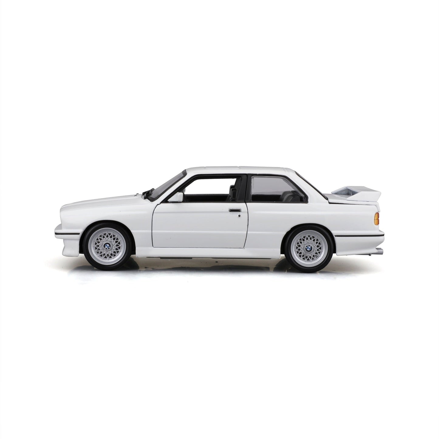 Bburago 1/24 BMW M3 E30 1988 Modern Car Model